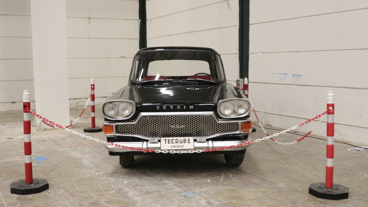 Festivalde ilk Türk otomobili Devrim`in replikası da yer aldı.