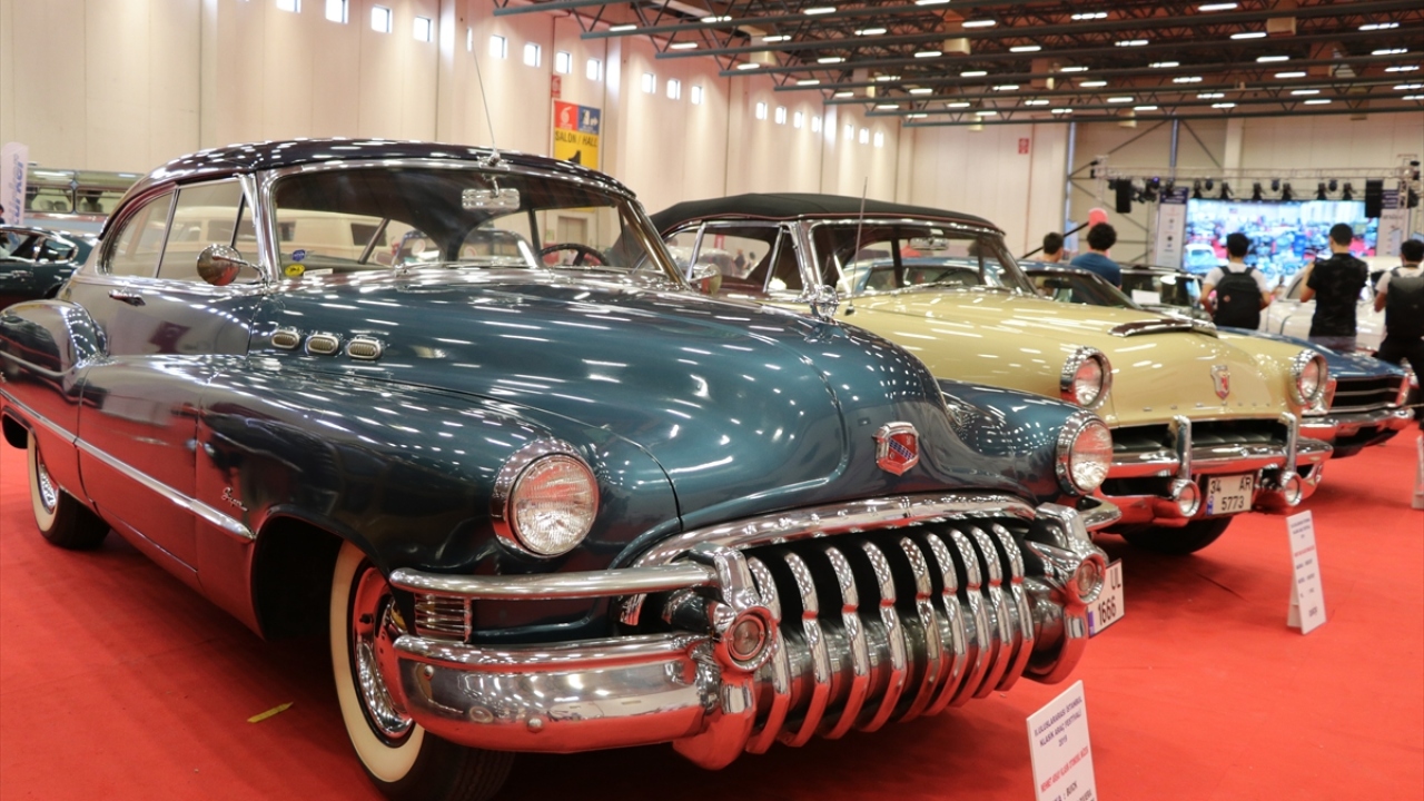 Clark Gable`dan Marilyn Monroe`ye, Steve McQueen`den Elvis Presley`e kadar ünlülerin de kullandığı klasik otomobiller, Borusan Manheim Türkiye tarafından yönetilecek müzayedeyle satışa çıkacak.