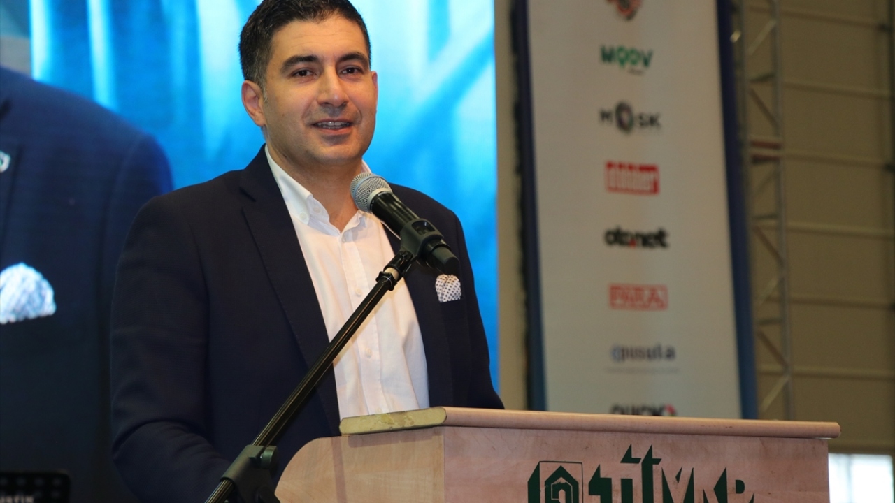Antika Otomobil Federasyonu (AOF) Genel Sekreteri İlker Tayalı, festivalin açılışında konuşma yaptı.