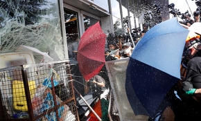 Hong Kong'da yeni protesto dalgası