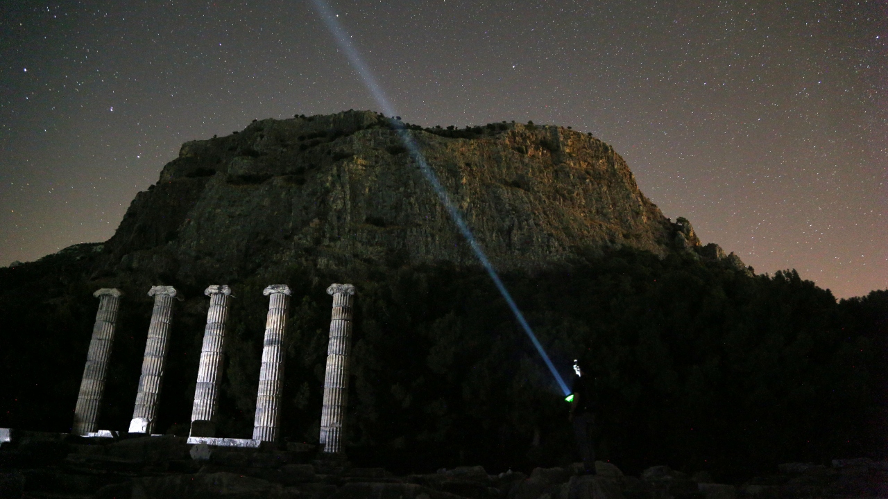 Özgün kent planı ve iyi korunmuş yapılarıyla arkeoloji literatüründe "Anadolu`nun Pompeisi" olarak tanınan antik kente geçen yıl 19 bin 249 ziyaretçi geldi.