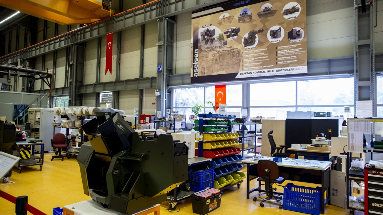 Lisenin "savunma elektronik sistemler" ve "savunma mekanik sistemler" olmak üzere iki alanda faaliyet göstereceğini belirten Karataş, bir yılı İngilizce olmak üzere 5 yıllık eğitim programı sunduklarını söyledi.