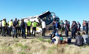 Aksaray'da yolcu otobüsü şarampole devrildi: 41 yaralı