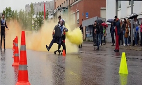 Rusya'da 8 takım ofis sandalyeleri üzerinde yarıştı