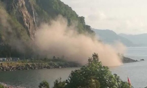 Karadeniz Sahil Yolu'nda heyelan korkuttu