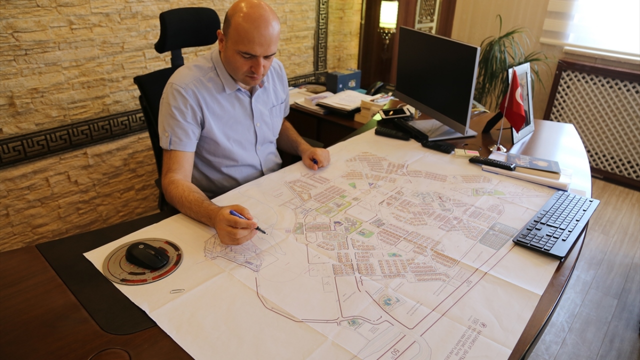 Hasankeyf Kaymakamı Haluk Koç, yaptığı açıklamada, kaledeki Yusuf Ağa Konağı, Büyük Saray, Küçük Saray, Ulu Cami, tarihi türbeler ile mağaraların turizme kazandırılacağını söyledi.