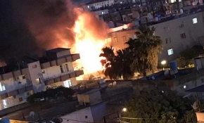 Reyhanlı'da boya deposunda yangın