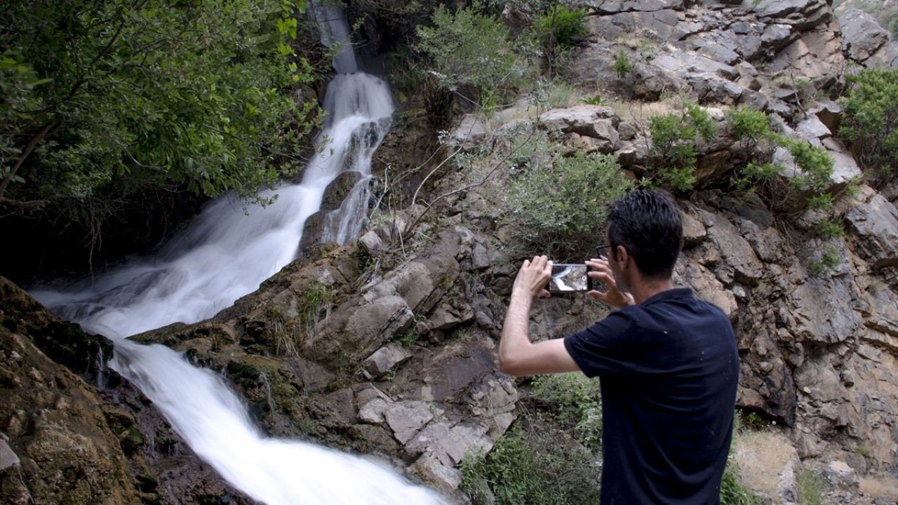 Pendik, ilçedeki Zümrüt Kaplıcalarının da termal turizmi açısından önemli olduğuna işaret ederek, "İnşallah oraya bir otel kazandıracağız, mevcut  tesisleri modernleştireceğiz ve termal turizm açısından ilçemize büyük katkı sağlayacak." dedi.