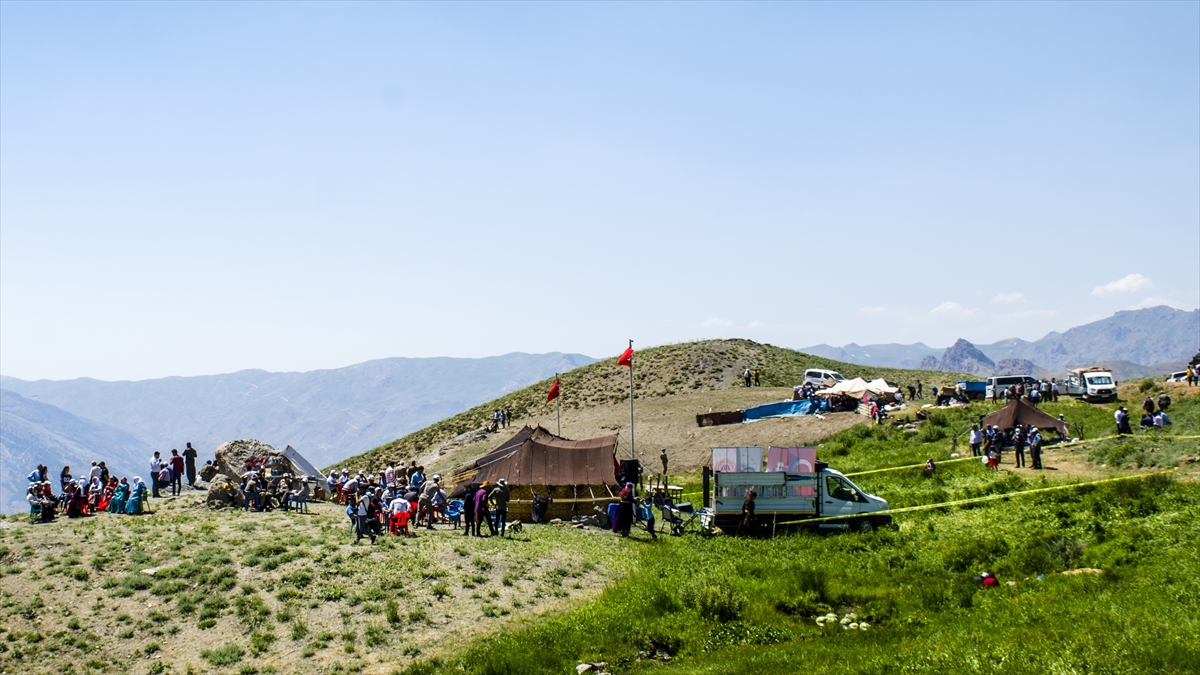 Aslan, "Beytüşşebap`ın turizme kazandırılmasını istiyoruz. Rafting yapılabilecek Habur Çayımız, doğa sporlarına elverişli Faraşin Yaylası var. Turistlerin bu bölgeye gelmesi için çalışmalar yapılmasını istiyoruz." şeklinde konuştu.