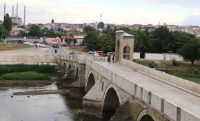 Tarihi Tunca Köprüsü onarılıyor