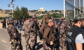 Hevsel Bahçeleri'nde 300 polisle dev uyuşturucu operasyonu