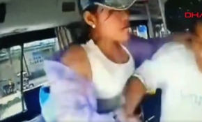 Çin'de kadın yolcu, kendisini ikaz eden otobüs sürücüsüne saldırdı