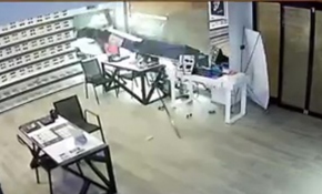 Balıkesir'de hortum dükkana böyle zarar verdi