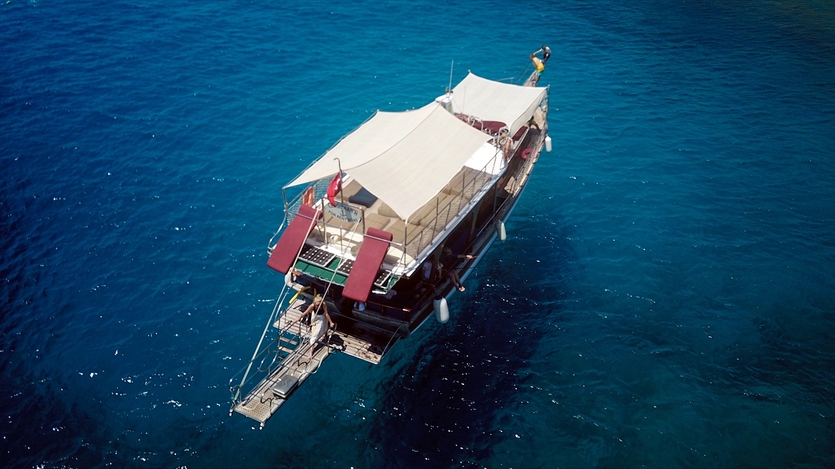 Türkiye Sualtı Sporları Federasyonu (TSSF) eğitmenlerinden Mustafa Özdemir, yaptığı açıklamada, ilçenin birbirinden farklı özellikler barındıran çok sayıda dalış bölgesi bulunduğunu söyledi.