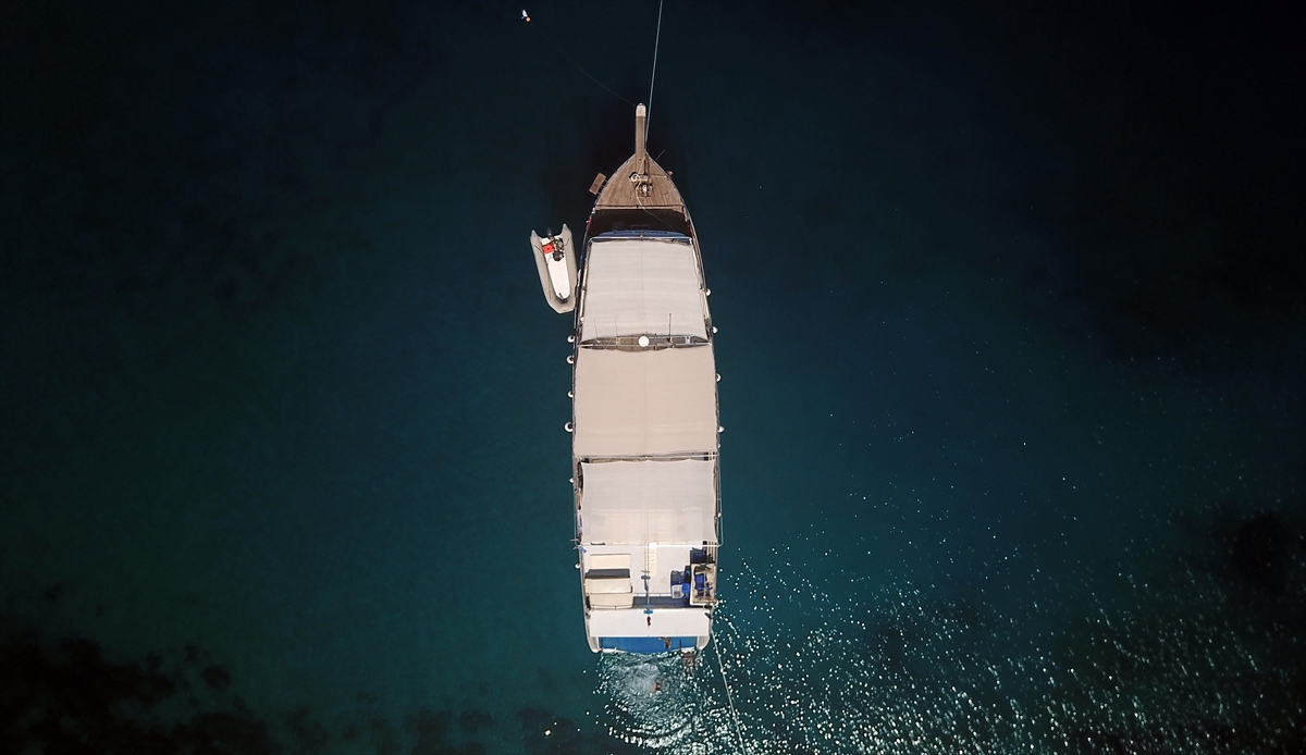Dalgıçlardan Ahmet Burak Öztürk, turistlerin bölgeye deneme dalışı yapmaya geldiklerini söyledi.