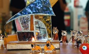 5 yıldır camdan sanat eserleri üretiyor