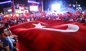 Türk milleti vatan nöbetleriyle hainlere geçit vermedi