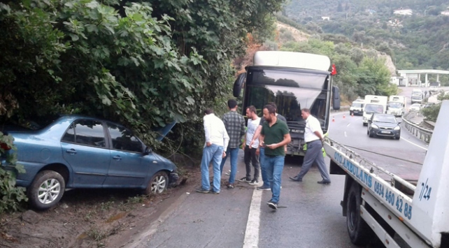 Kocaelide zincirleme trafik kazası: 6 yaralı