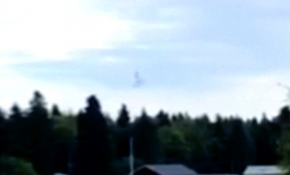 İsveç'te uçağın düşüş anı amatör kamerada