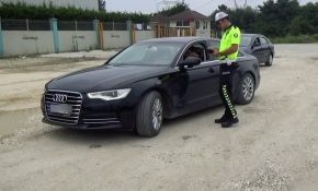 135'le radara girdi, "lüks araçları Türkiye'ye sokmayın" dedi