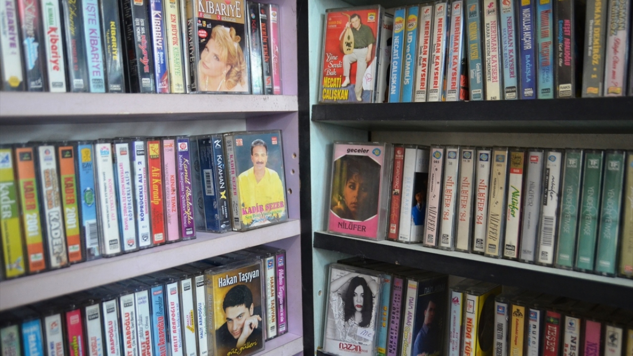 "Bu işe ilk başladığım zaman plaklar da vardı."