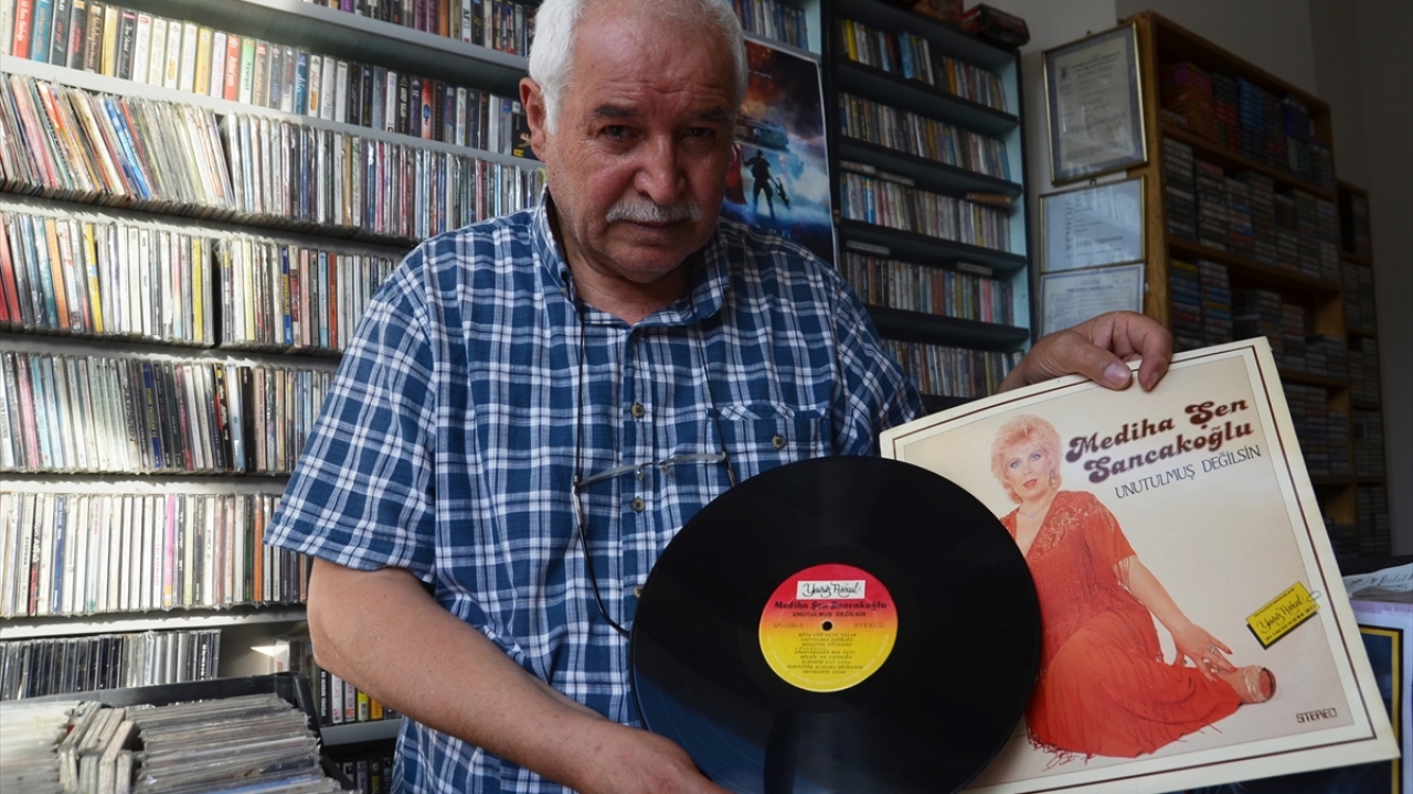 "Kaset dönemi CD`den uzun sürdü"