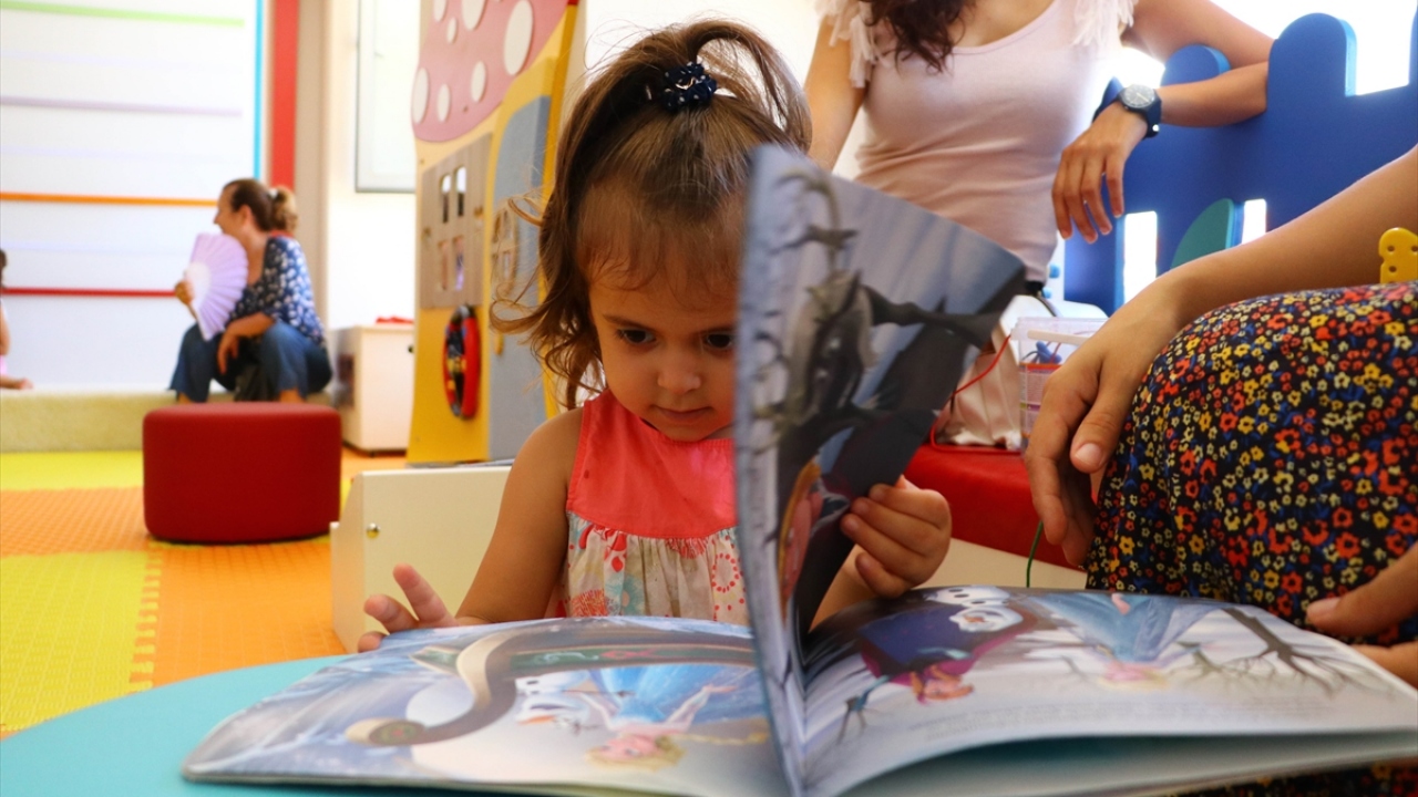 Tekirdağ Kültür ve Turizm Müdürü Abdullah Barut, yaptığı açıklamada, Türkiye`de ilk bebek kütüphanesinin ilçeler bazında Şarköy`de açıldığını söyledi.