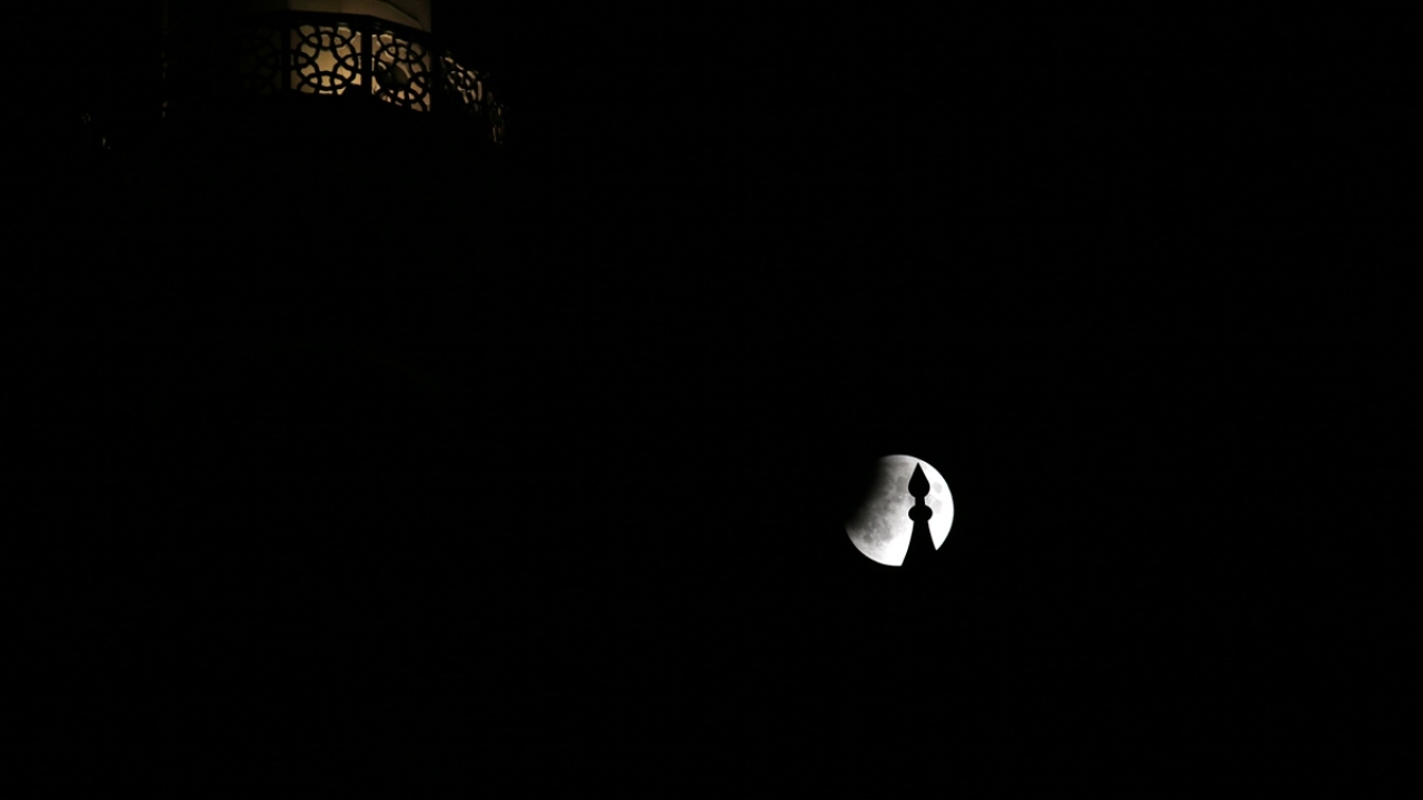 Adana`da "Parçalı Ay Tutulması"