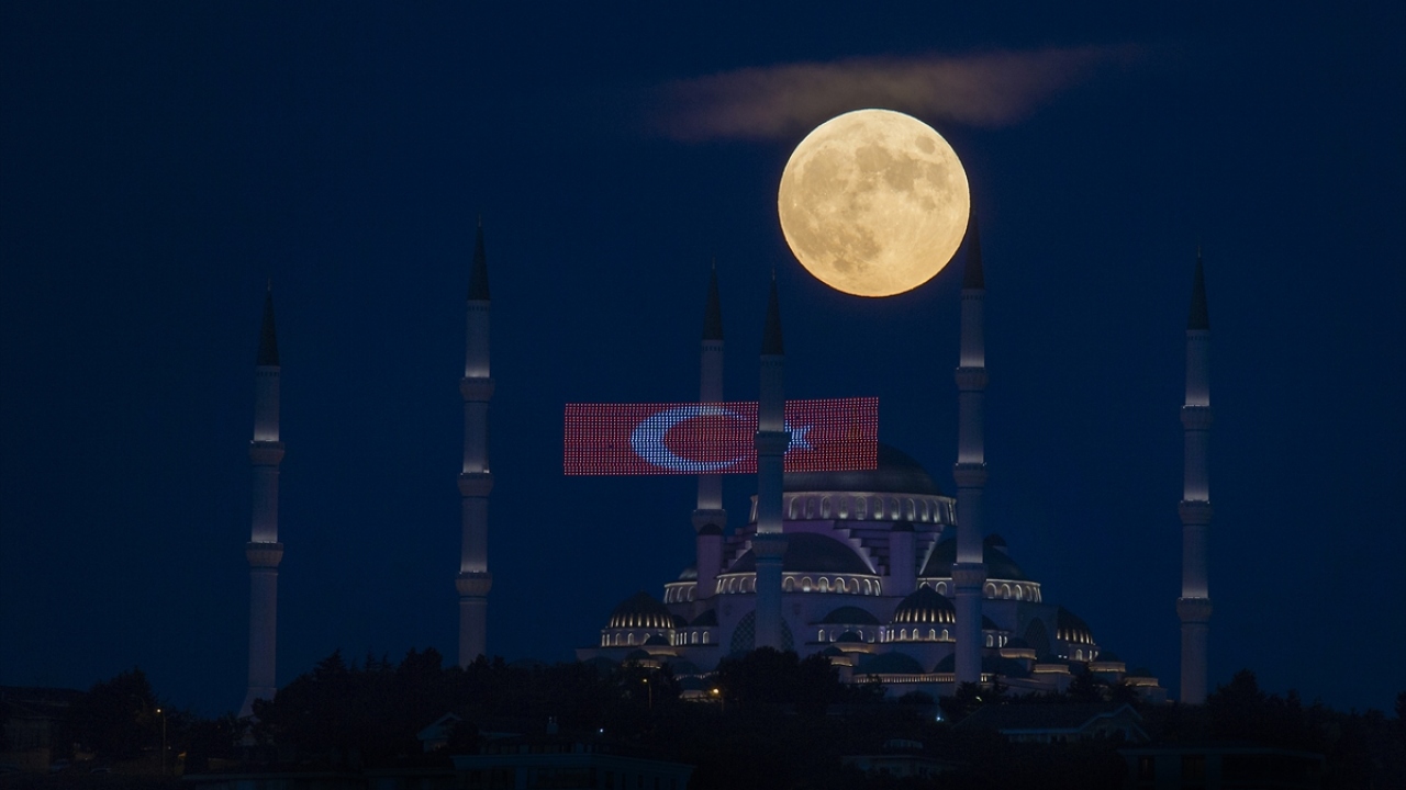 İstanbul`da dolunay