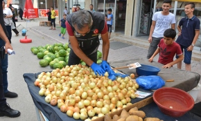 Adana'da semt pazarında uyuşturucu operasyonu