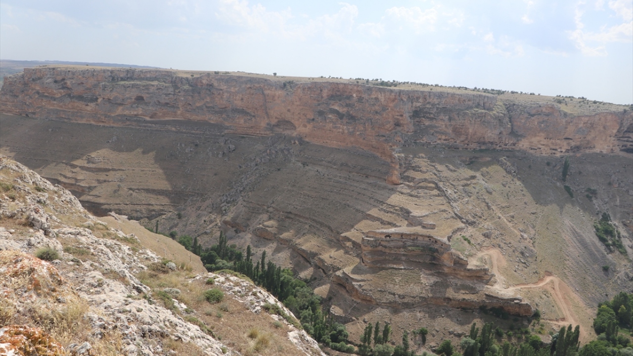 Güldere köyünden doğa sporcusu Ersin Arı, Türkiye`de birçok kanyon gezdiğini fakat doğayla tarihin iç içe olduğu böyle bir kanyon görmediğini söyledi.