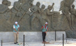 Çanakkale'de şehitlikleri hükümlüler temizledi