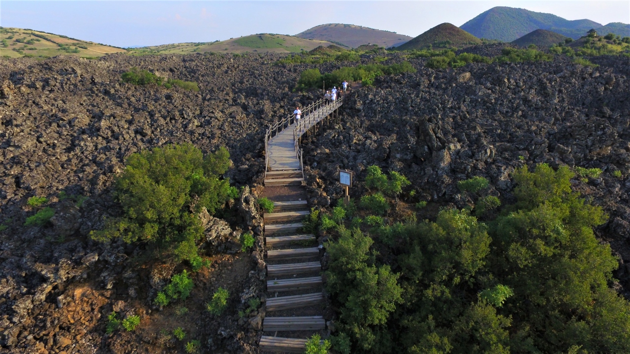 UNESCO Jeopark denetçileri, Kula Global Jeoparkı`nda incelemelerde bulundu. 