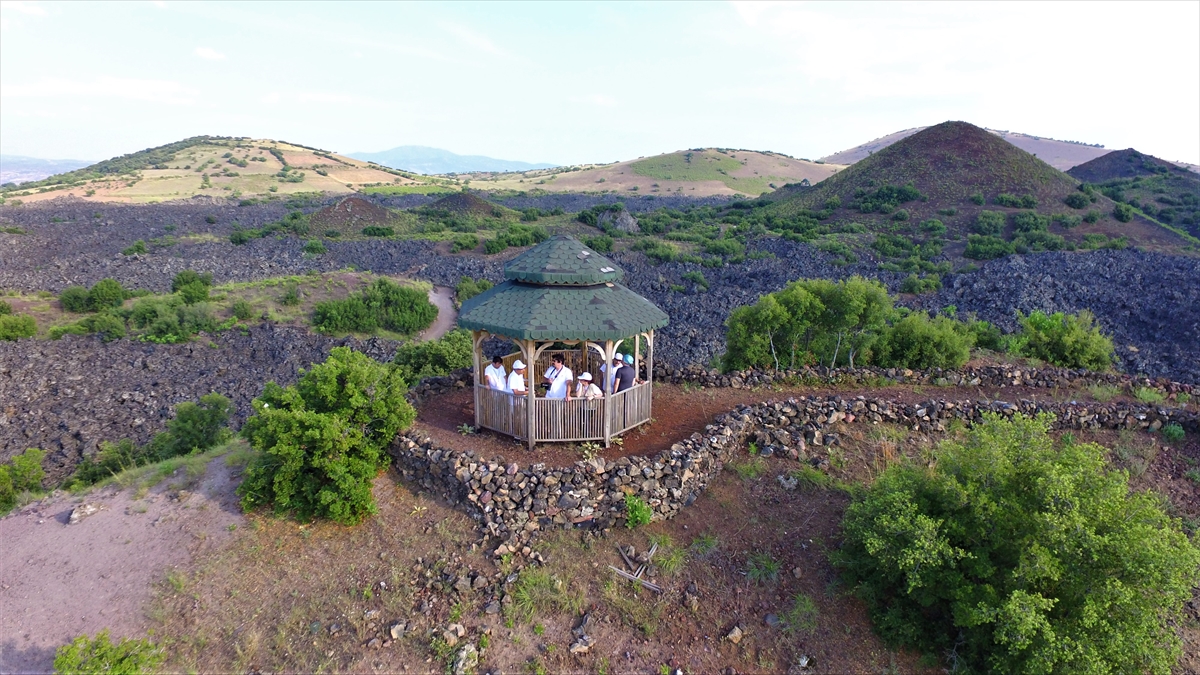 Kula Global Jeoparkı`nın, UNESCO tarafından 2014 yılında verilen sertifikası, denetlemeler sonrası hazırlanacak rapora göre uygun görüldüğü takdirde yenilenecek.