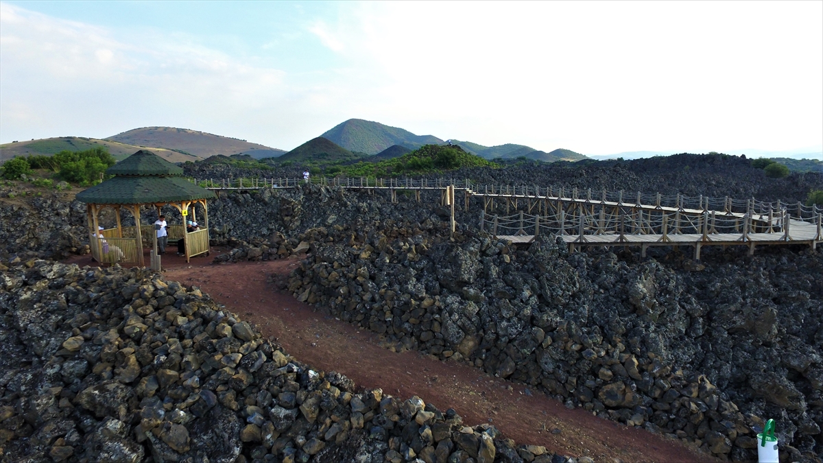 Zoltan Barnabas Korbely ise Kula Global Jeoparkı`nın önemli bir potansiyeli barındırdığına dikkati çekti.