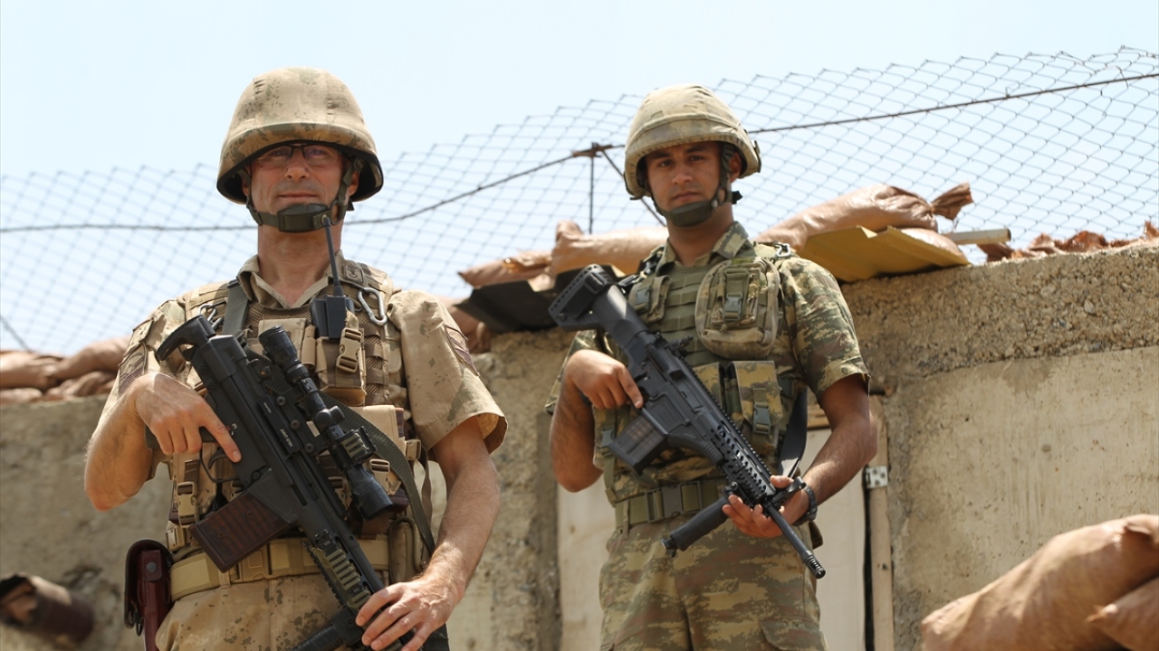 Baba Sarıaslan, talebi üzerine, oğlunun görev yaptığı Irak sınırındaki 2093 rakımlı Şehit Astsubay Üstçavuş Mekan Şahin Üs Bölgesi`nin bulunduğu dağın yamacındaki Çığlı Jandarma Karakol Komutanlığına atandı. 