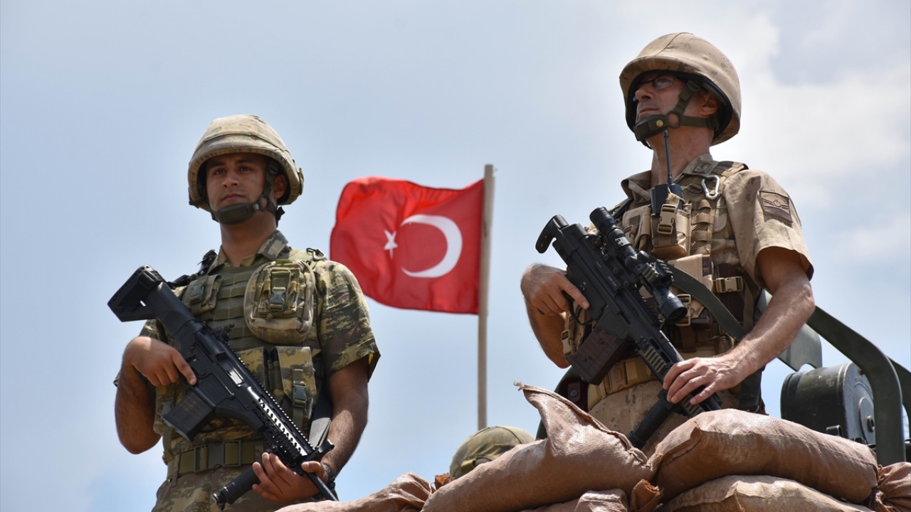 Mehmet Ali Sarıaslan da terör ve kaçakçılık olaylarını önlemek için en etkili şekilde mücadele ettiklerini belirtti. 