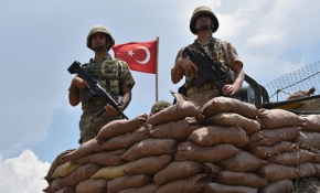 Baba oğul omuz omuza vatan nöbetinde