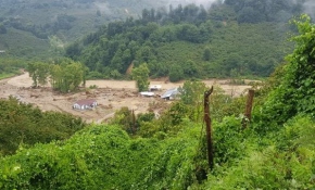 Düzce'de yağış nedeniyle mahsur kalan kişileri Jandarma kurtardı