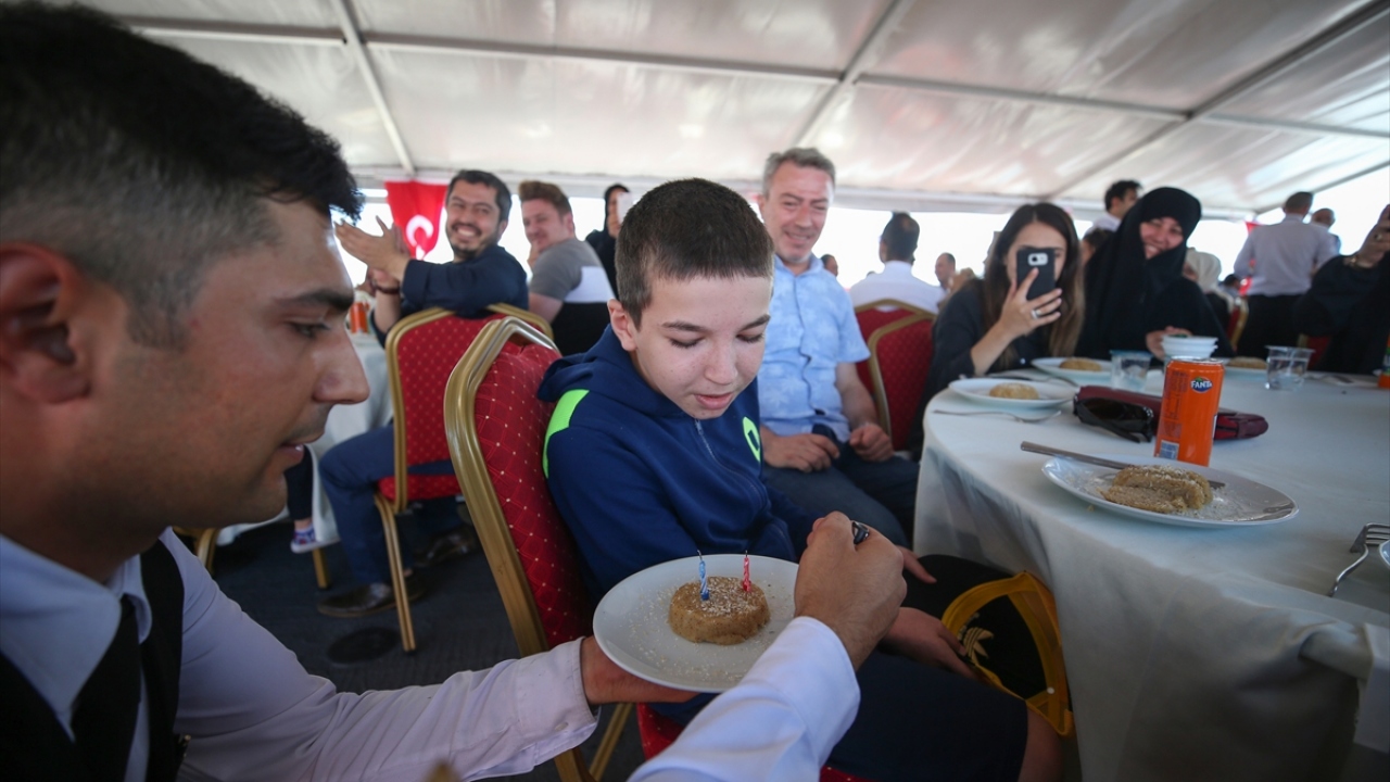 Gazi çocuğuna doğum günü sürprizi