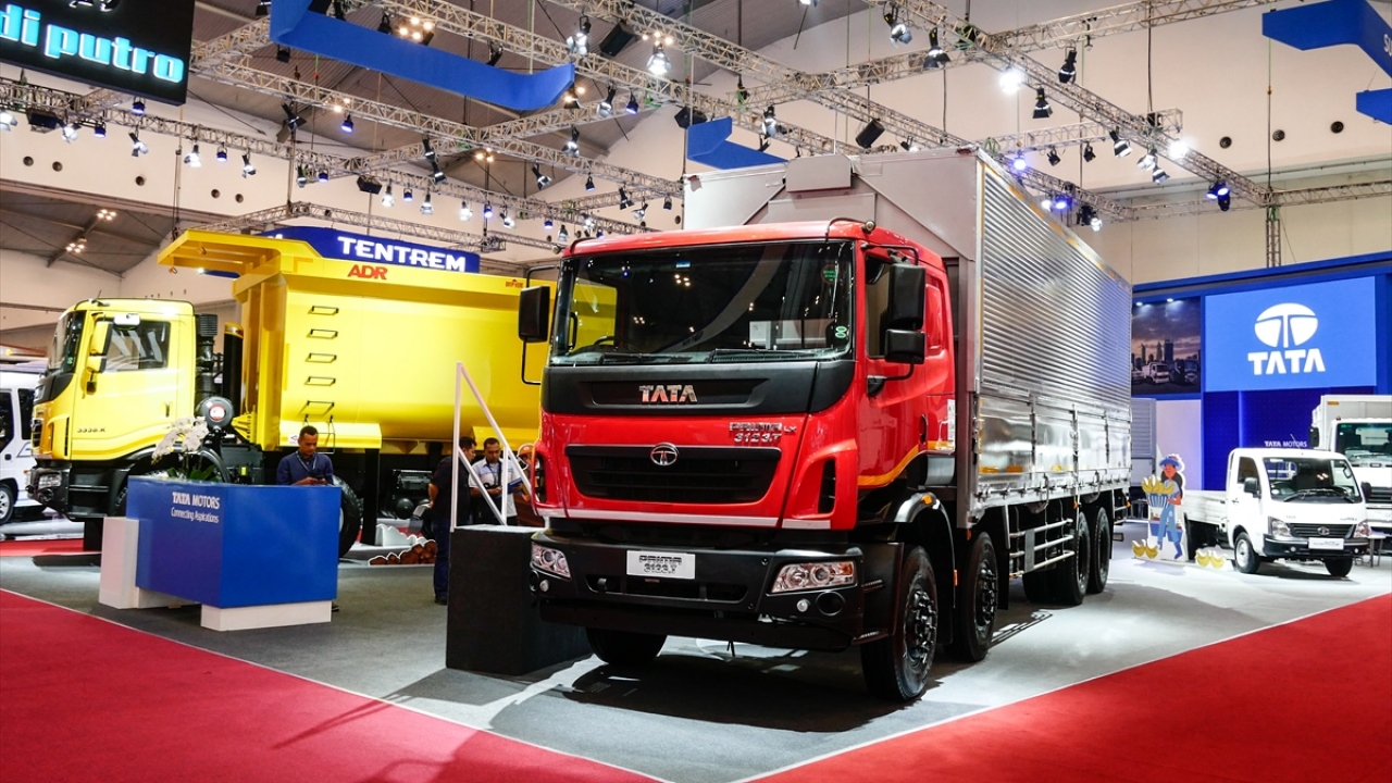 Fuarda, TATA firmasının kamyonu da sergilendi. 