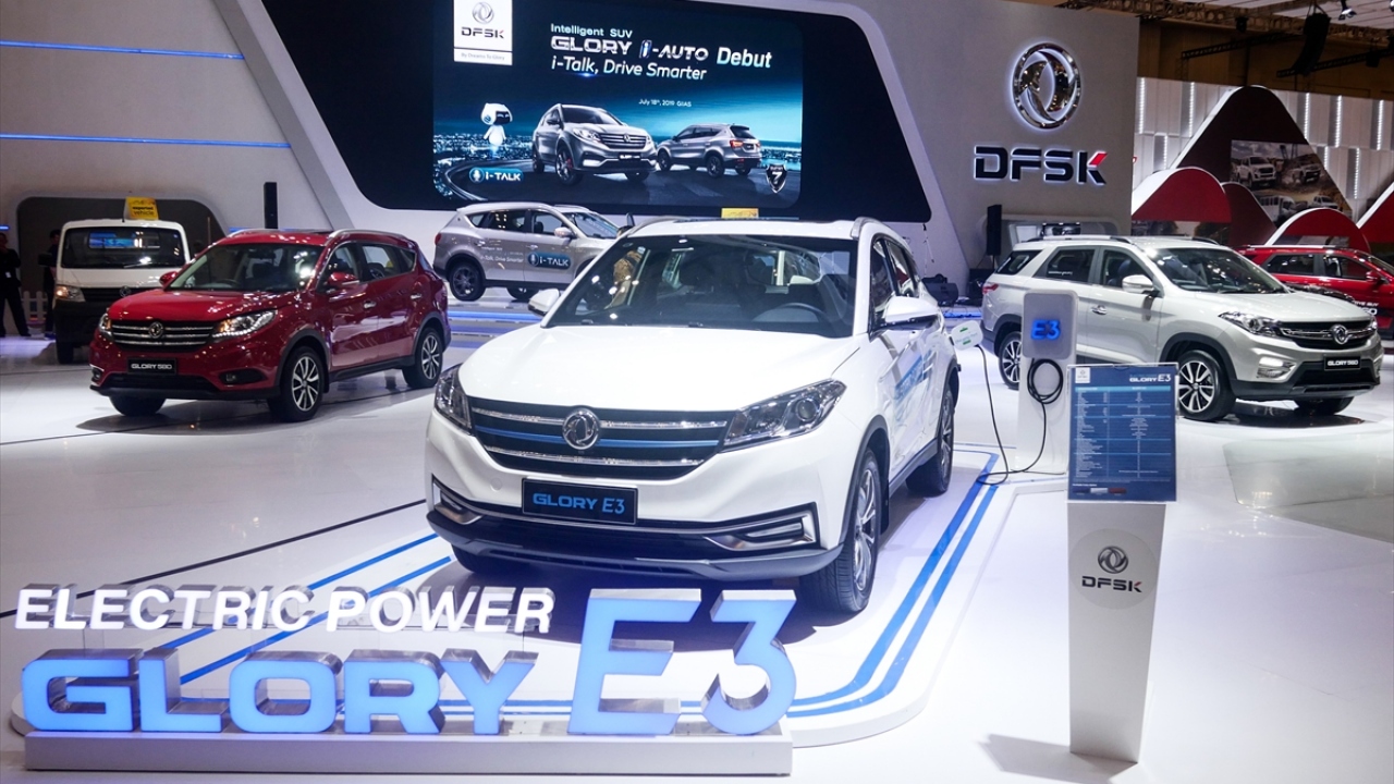 Fuarda, DFSK Glory E3 elektrikli aracı da sergilendi. 