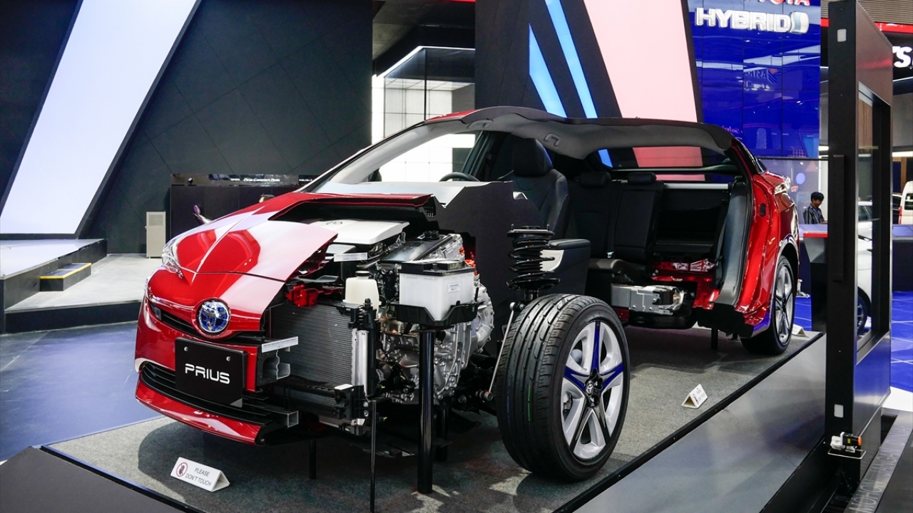 Fuarda, Toyota`nın Prius modeli de sergilendi. 