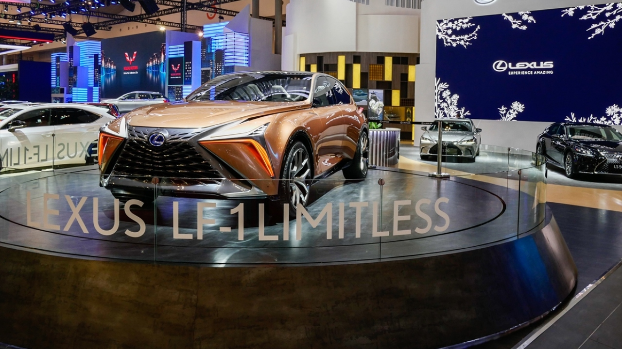 Fuarda, Lexus`un LF-1 Limitless modeli de sergilendi. 