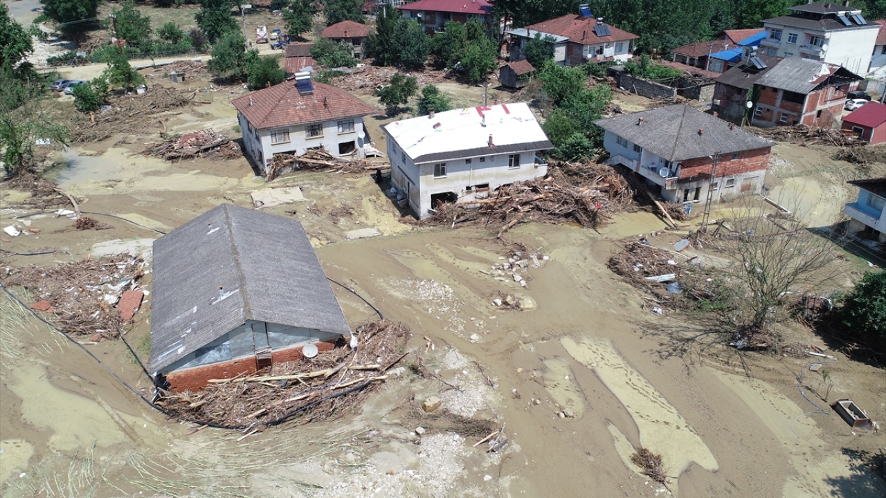 Bölgeye sevk edilen İl Özel İdaresi, AFAD, 112 Acil Servis, itfaiye ve jandarma ekipleri ile helikopterlerin desteğinde köylerde mahsur kalan 227 kişi kurtarılmış, 7 kişi hakkında kayıp ihbarı yapılmıştı. 