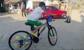 Jandarma ekiplerinden Bedirhan'a bisiklet sürprizi