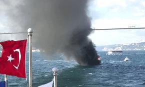 İstanbul Boğazı'nda yatta yangın