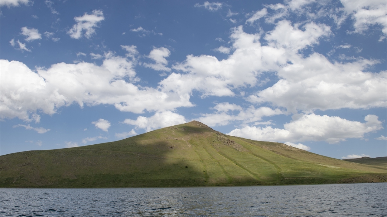 Göl kenarındaki kamp ve piknik alanının işletmeciliğini yapan Serkan Yıldırım ise gölün son zamanlarda çok fazla kişi tarafından ziyaret edildiğini farkederek, bölgeye yatırım yapma kararı aldıklarını dile getirdi.
