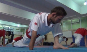 Kollarını kaybetti, tekvando ile hayatı değişti