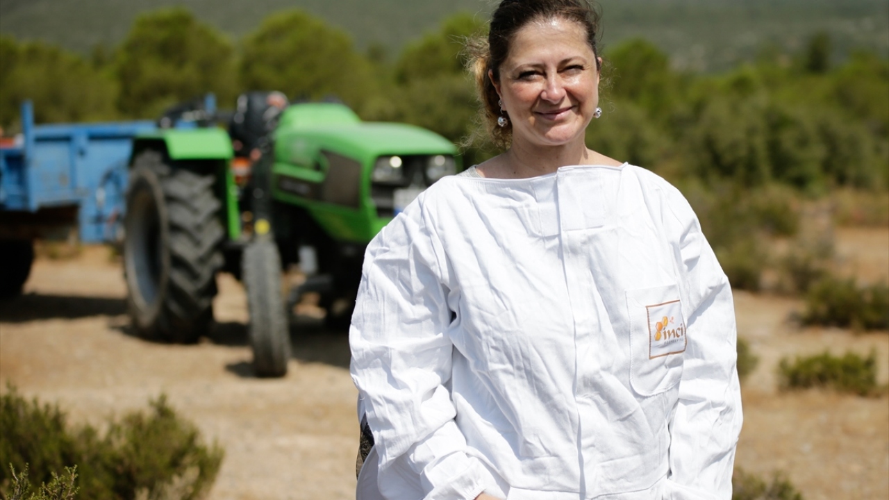 Sinem Karakaşoğlu ise İzmir`de bir firmada yönetici asistanı olarak çalıştıktan sonra köye yerleştiğini vurguladı